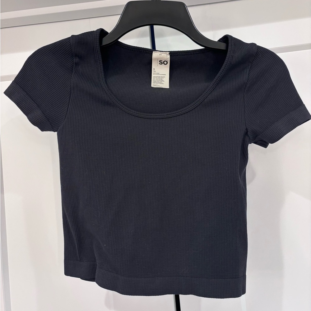 SO Black Ribbed Scoop-Neck Short Sleeve Crop Top